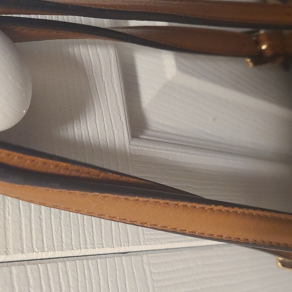 Handbag - Picture 3 of 9